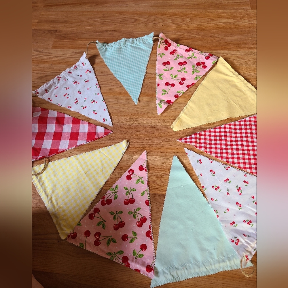 🦩 3/$30 Handmade Picnic Bunting - Picture 2 of 3